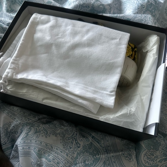 $595 NWT BRAND NEW VERSACE SNEAKERS (40 7m or 9w) - Picture 7 of 9